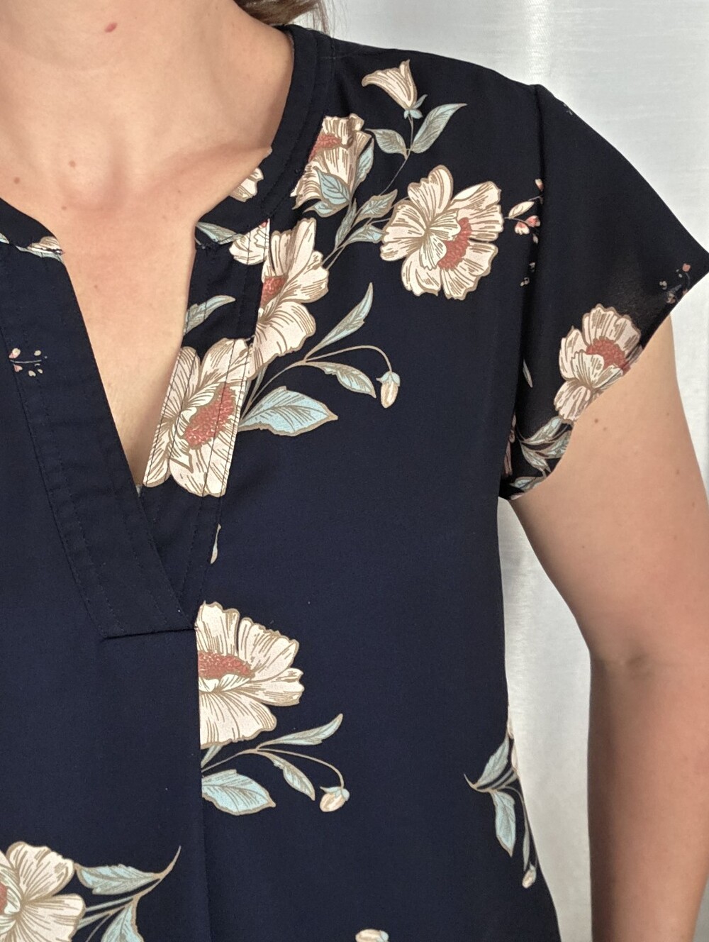 Navy and Floral Flutter-Sleeve V-neck Blouse M
